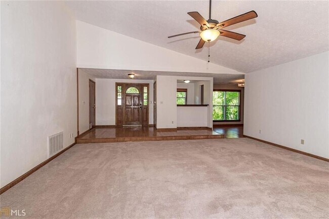 Building Photo - 330 Broken Lance Pl