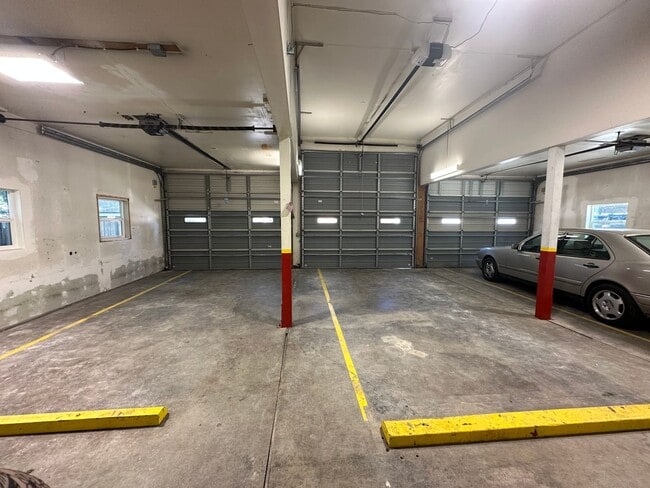 Building Photo - Newly Renovated 3 Bedroom 2 Bathroom Close to Town