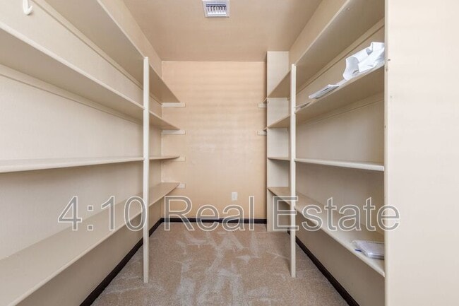 Building Photo - 26002 S La Cite Dr