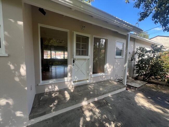 Building Photo - 1542 Alameda St
