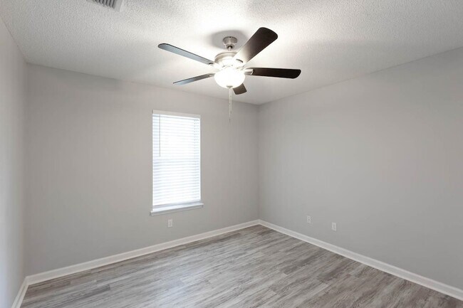 Building Photo - 121 Duncan Dr