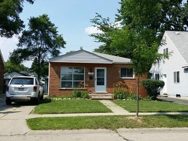 Building Photo - 1377 Chapin Ave
