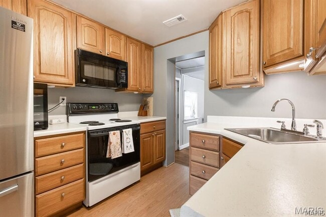 Building Photo - 417 N John St