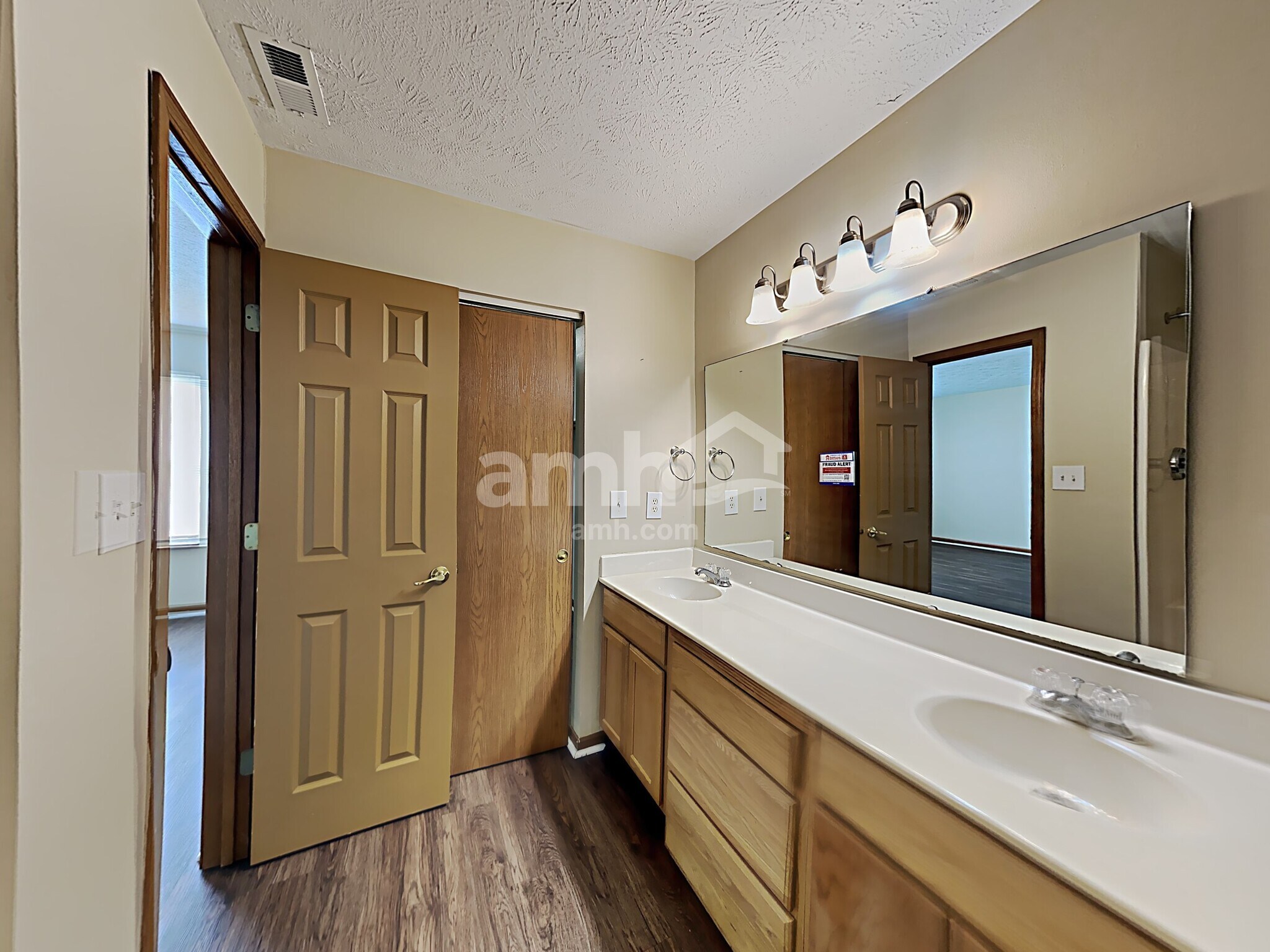 Building Photo - 8255 Captain Dr