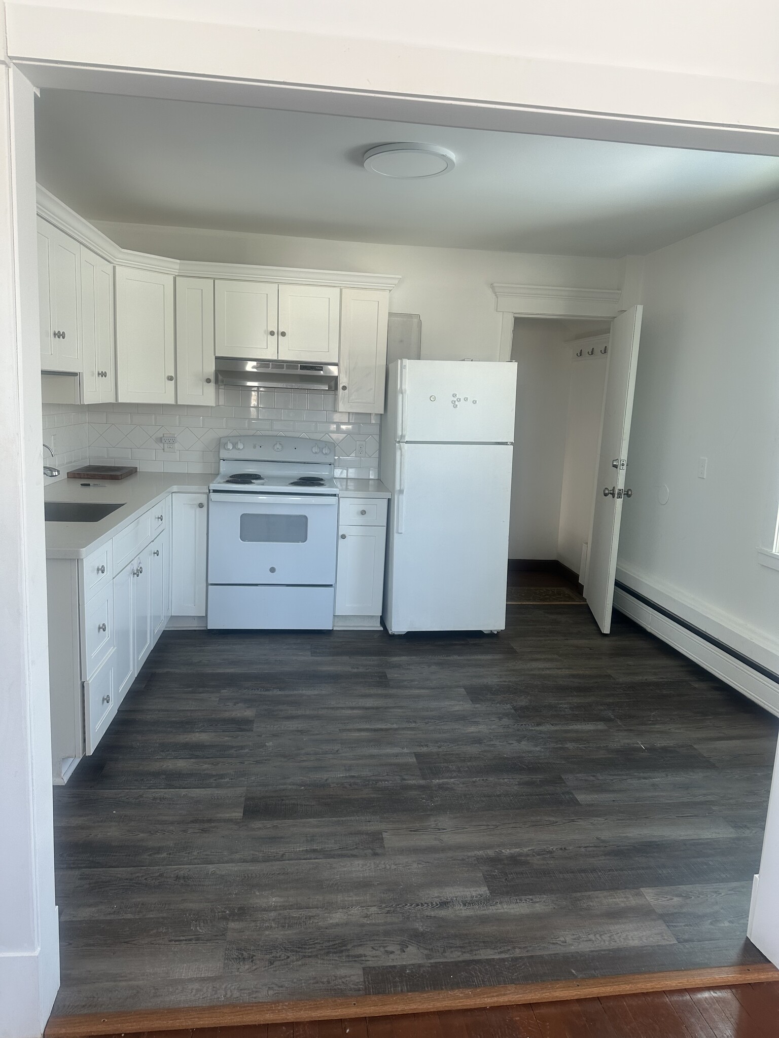 Building Photo - 125 Harwinton Ave