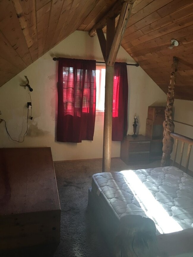 Building Photo - Rustic Cabin for Rent October 2025 thru Ma...