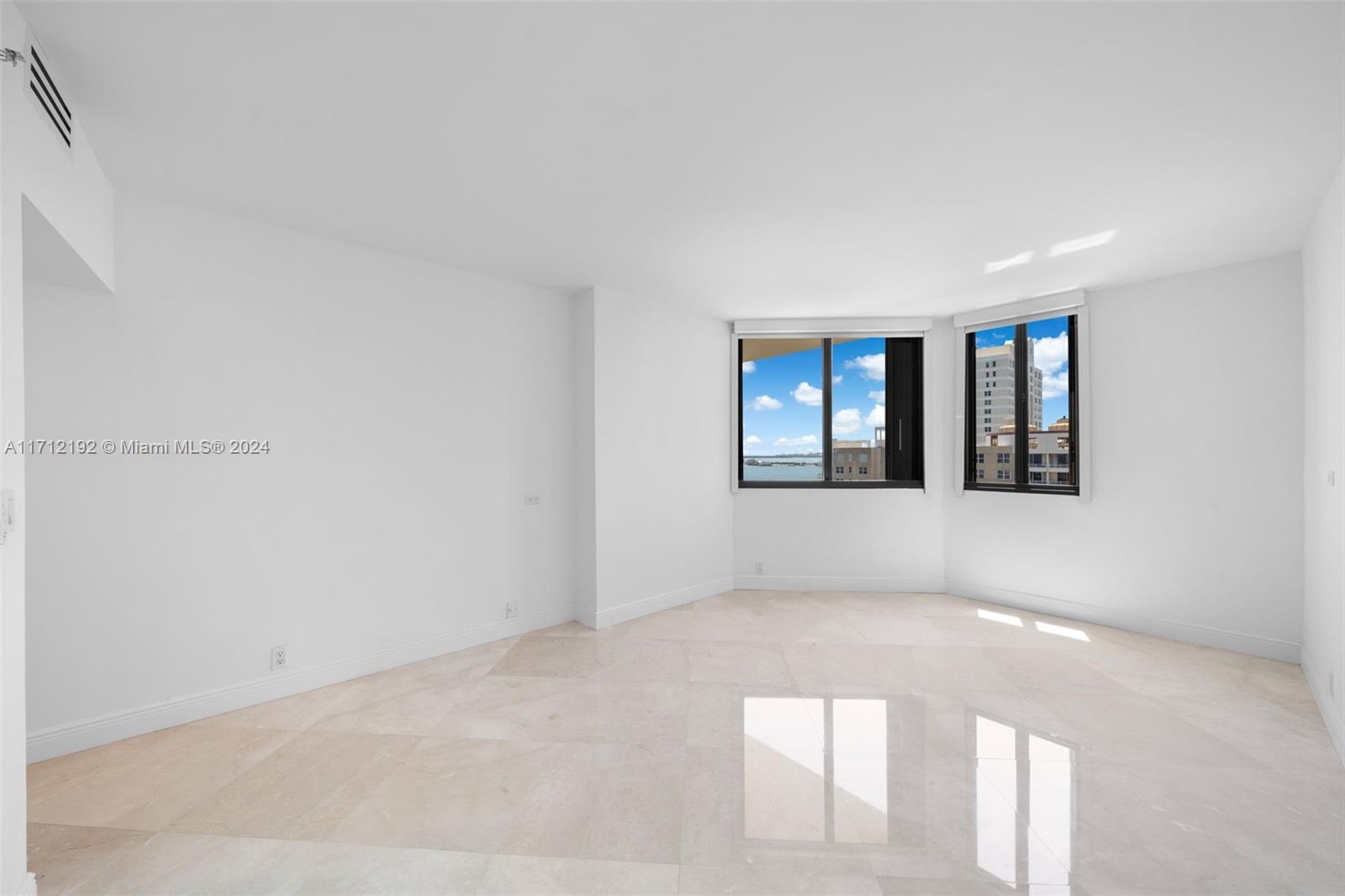 Building Photo - 520 Brickell Key Dr