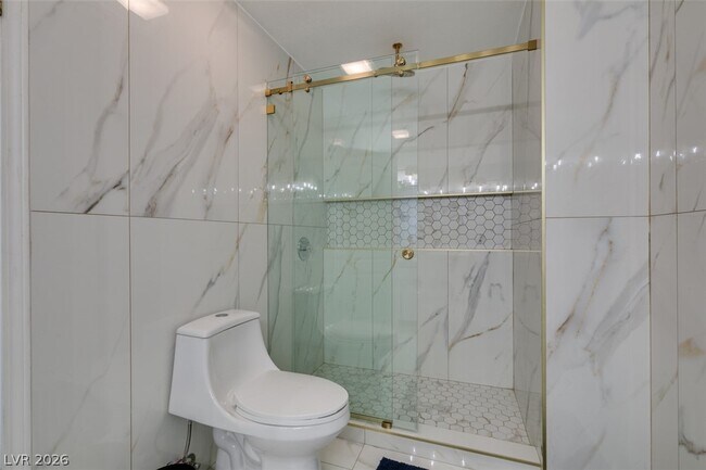 Building Photo - 174 Buena Ct