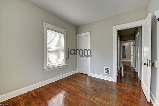 Building Photo - 1511 Westwood Ave