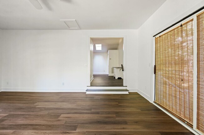 Building Photo - 1209 Roosevelt Dr