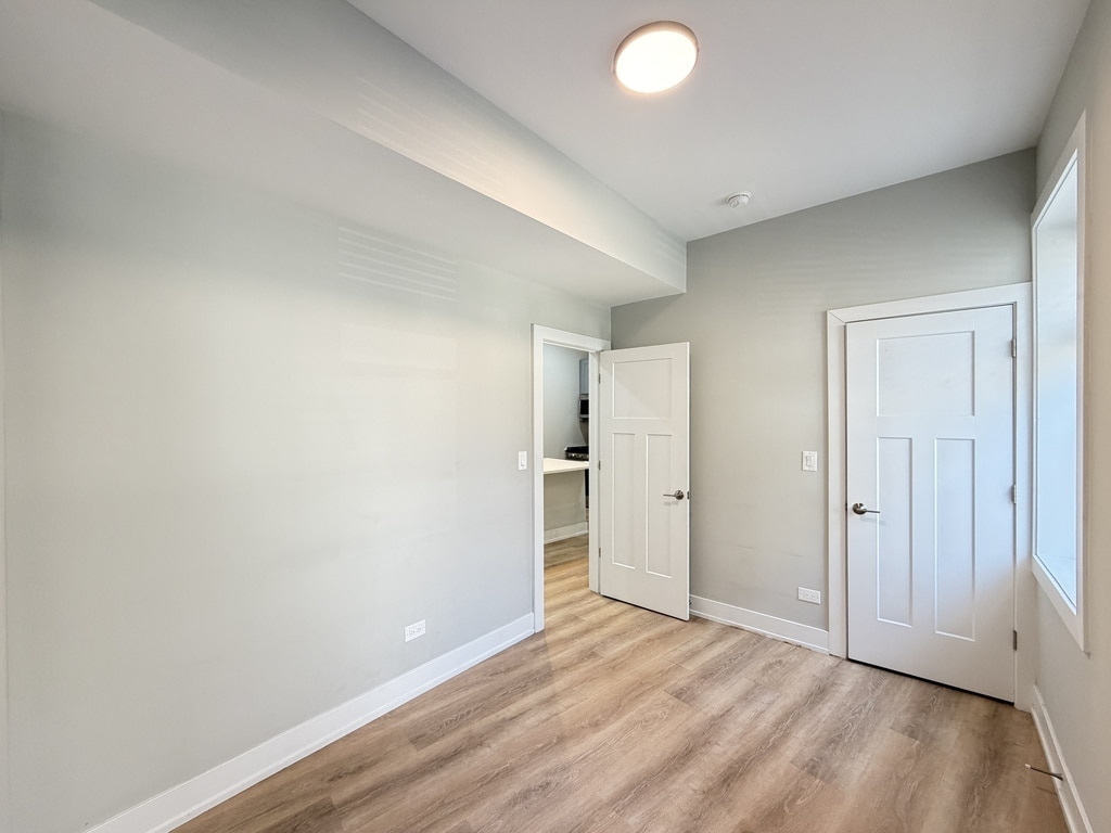 Building Photo - 452 W Belden Ave