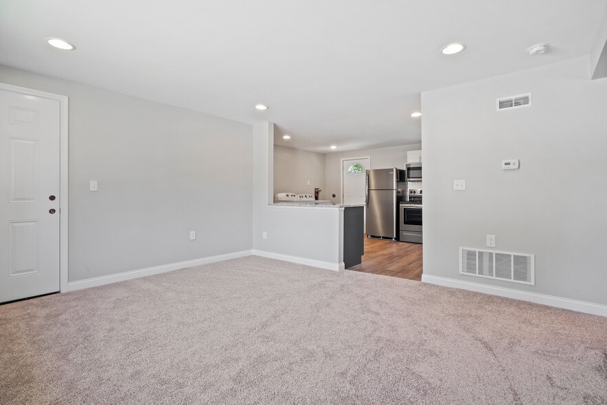 Building Photo - 135 Walnut St