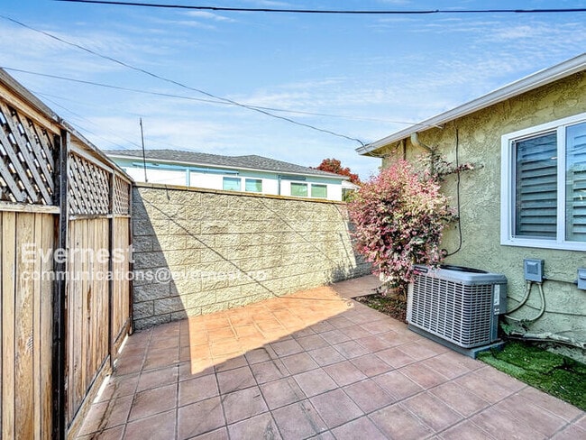 Building Photo - 10769 Galvin St