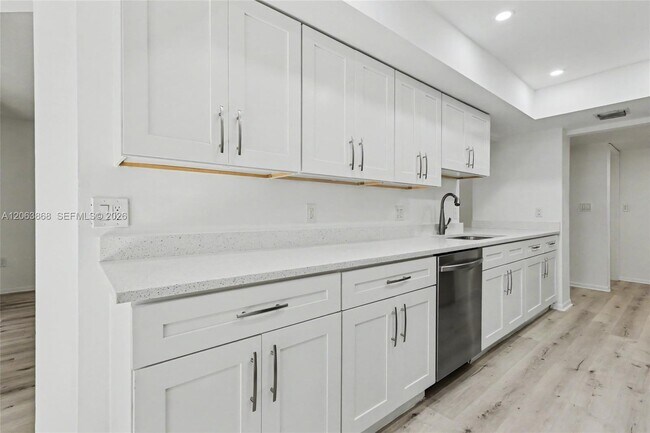 Building Photo - 1410 Sheridan St