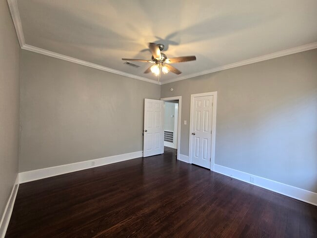 Building Photo - 328 Robinson Pl