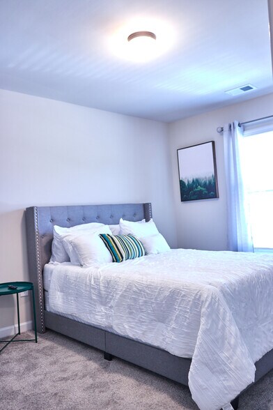 Building Photo - Room in Townhome on Bayrose Cir