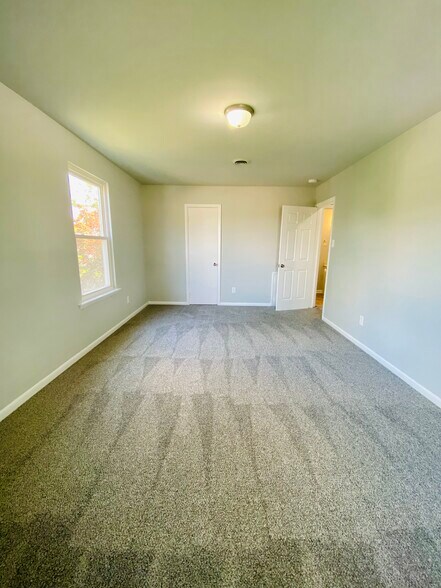 Building Photo - 204 Gateway Blvd