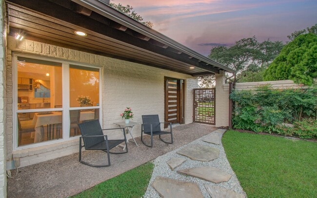 Building Photo - 14603 Carolcrest Dr