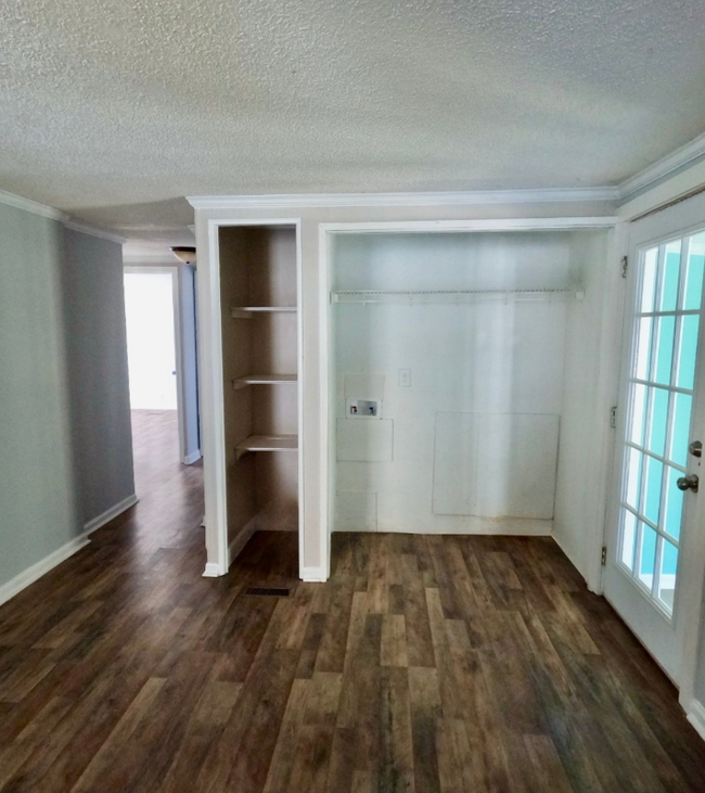 Building Photo - 437 Persimmon Ln
