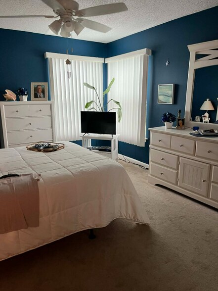 Building Photo - 2226 Huntingdon Dr