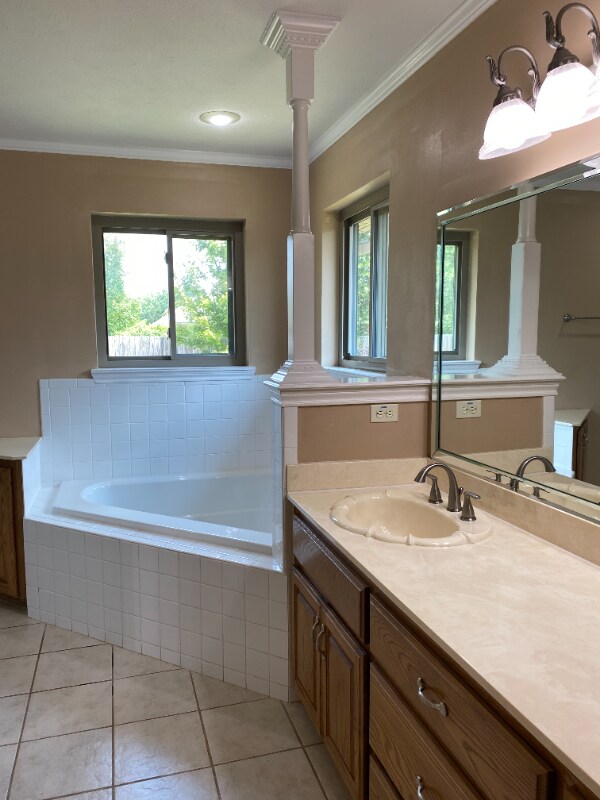 Building Photo - 6014 Castle Oaks