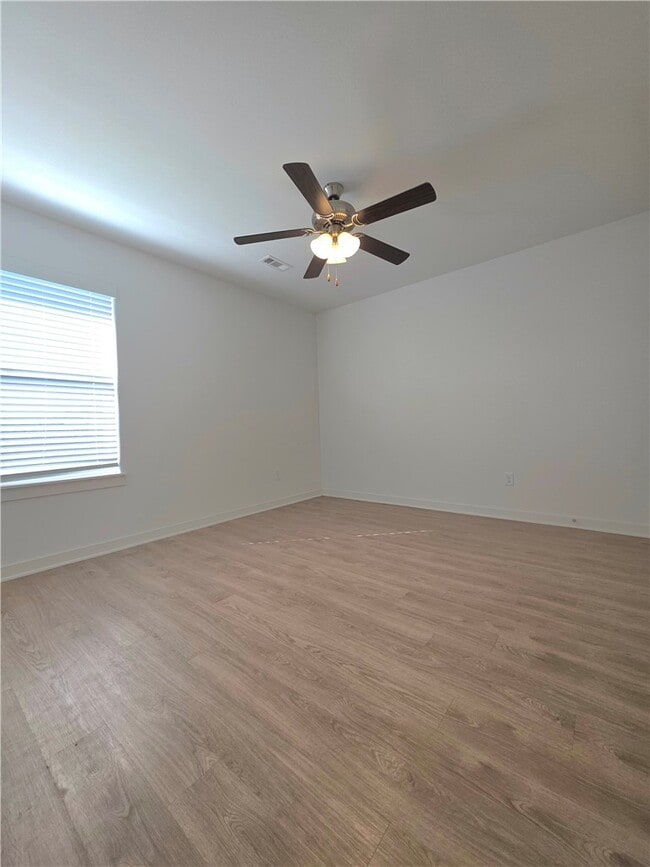 Building Photo - 706 W Loren Dr