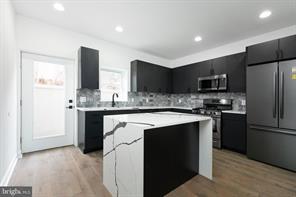 Building Photo - 1830 Montrose St