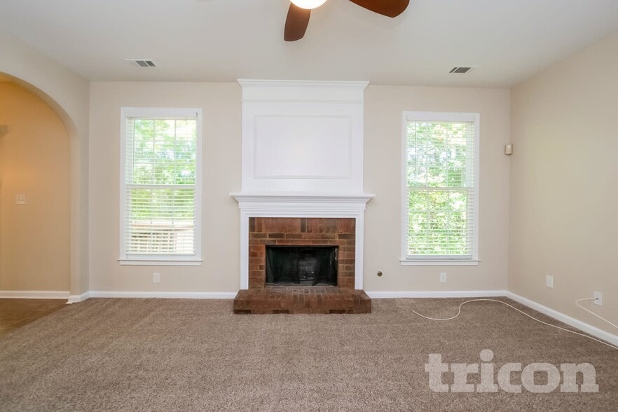 Building Photo - 1013 Chatsworth Ln