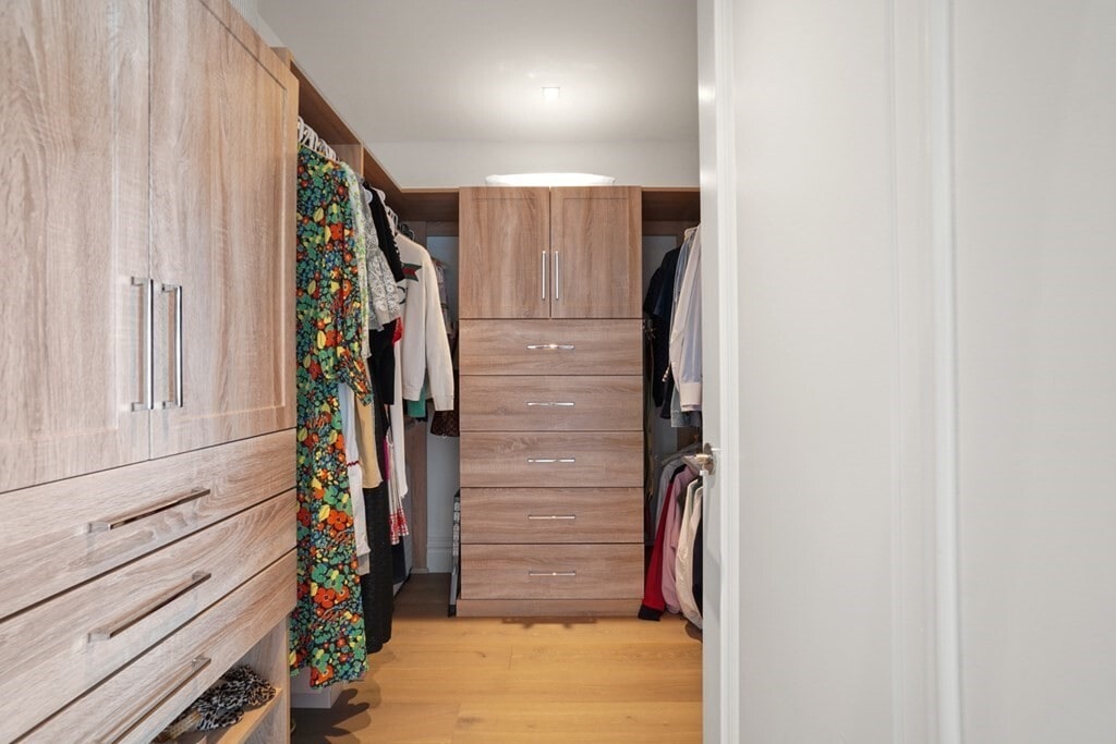 Building Photo - 32 Derne St