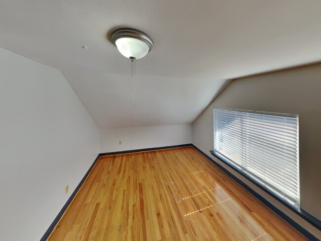 Building Photo - 286-288 E 16th Ave-288