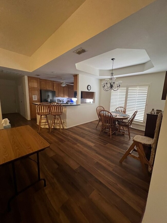 Building Photo - FULLY FURISHED MID TERM LEASE