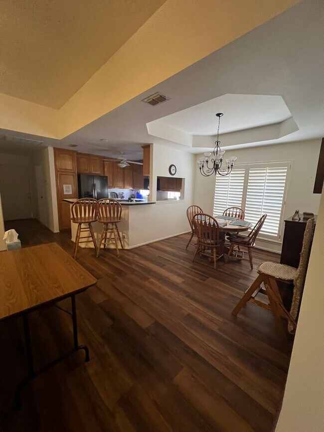 Building Photo - FULLY FURNISHED MID TERM LEASE