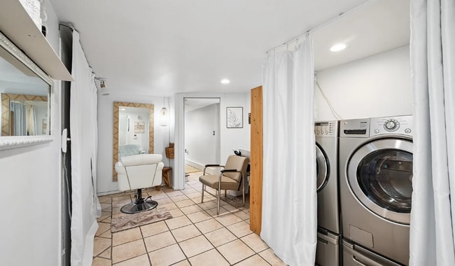 Building Photo - Charming updated 1920s 3BD 3BA