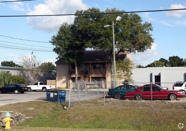 Building Photo - 4605 N Lois Ave