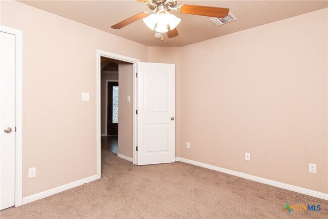 Building Photo - 704 W Gemini Ln