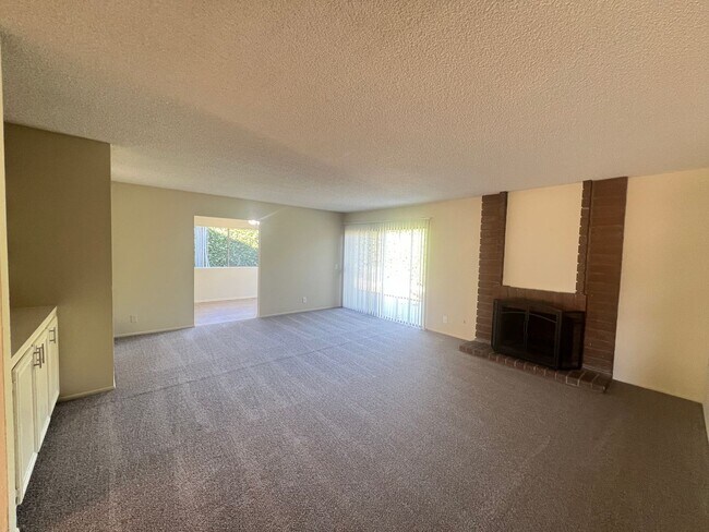 Building Photo - 3 Bedroom 2 Bath Home ,