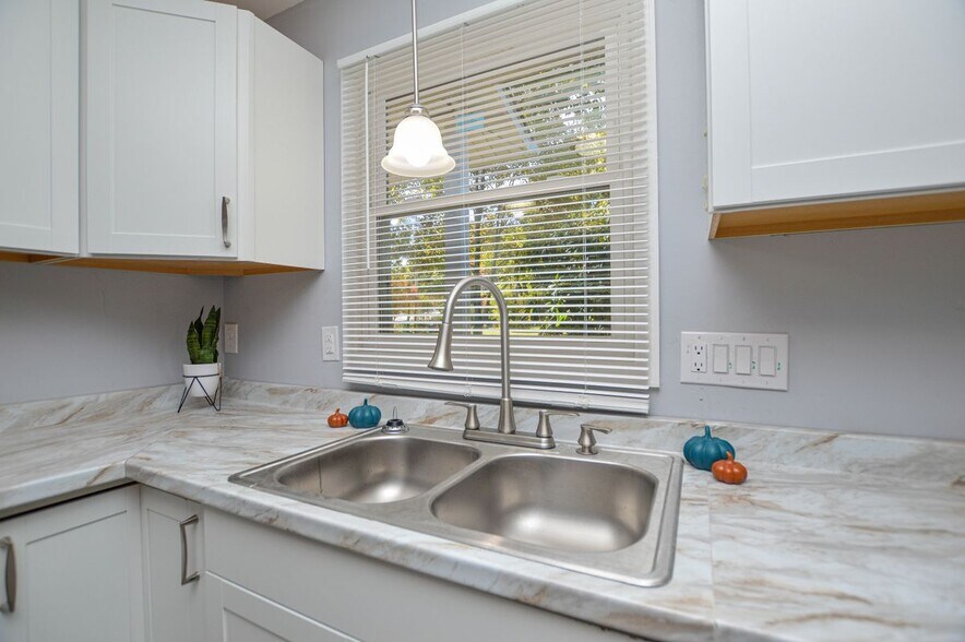 Building Photo - 5385 Macy Grove Rd