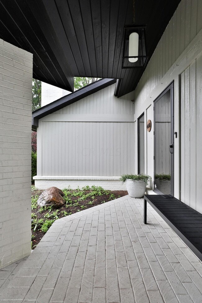Building Photo - 668 Eagle Ridge