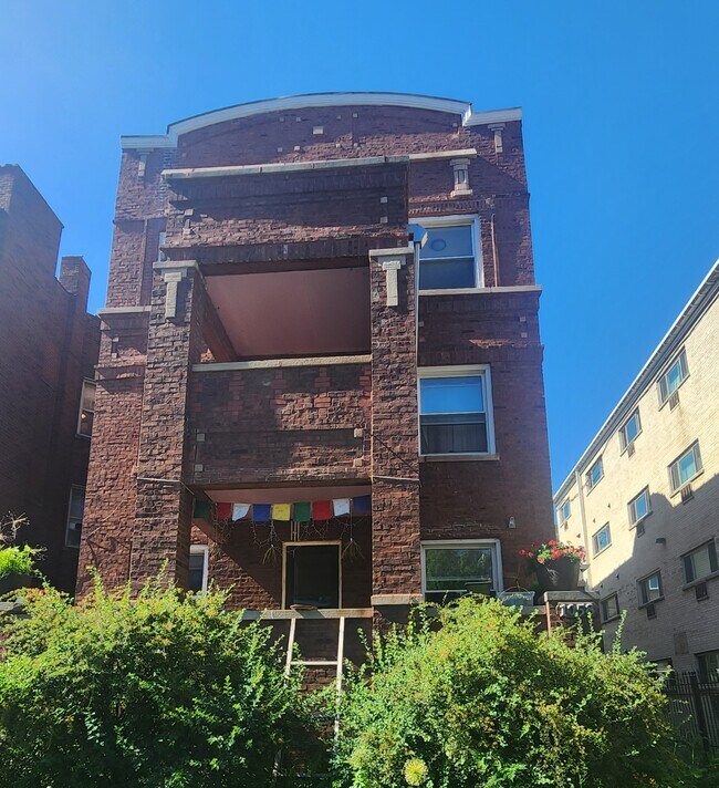 Building Photo - 1058 W Columbia Ave