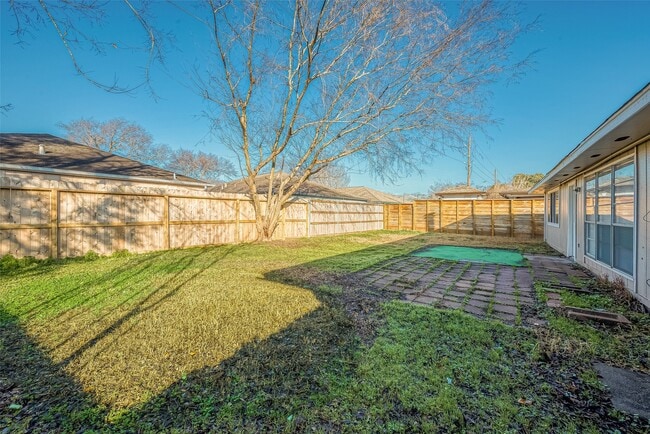 Building Photo - 3806 Embarcadero Dr