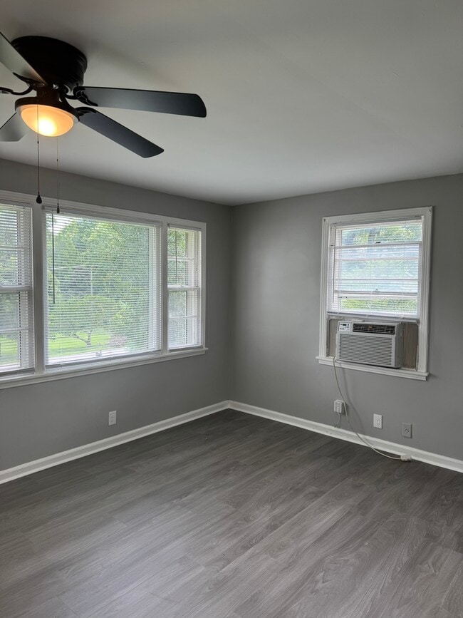 Building Photo - 512 Cottonwood Dr