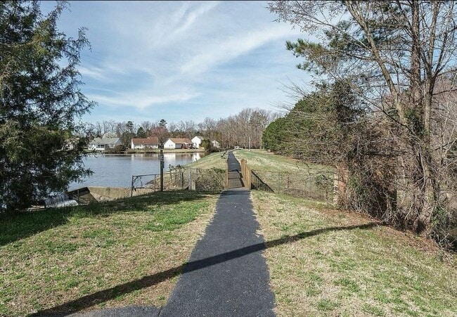 Building Photo - Beautiful two story home in the Ashbrook C...
