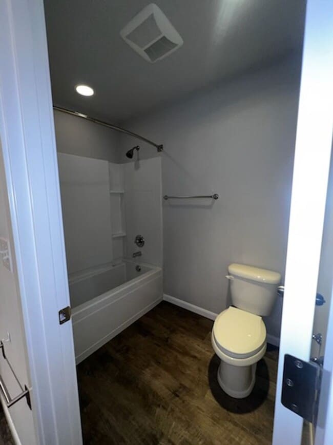 Building Photo - 5 Bedroom plus a Bonus Room in Gig Harbor