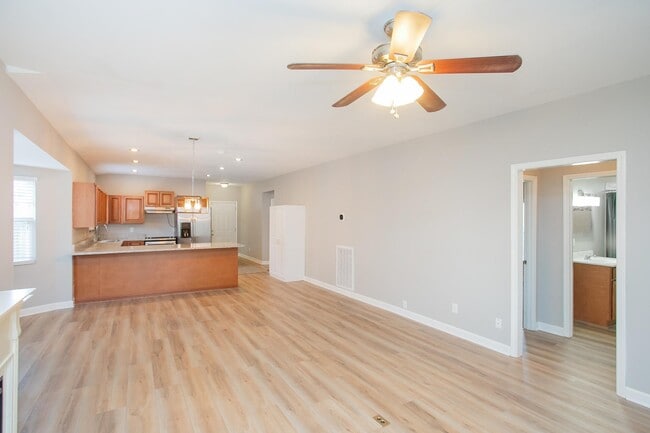 Building Photo - 1014 Douglas Ave