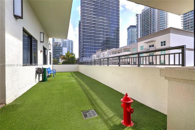 Building Photo - 999 SW 1st Ave