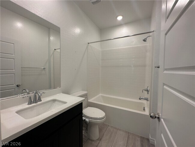 Building Photo - 25 Barbara Ln