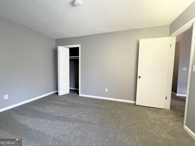 Building Photo - 94 Cobblestone Creek