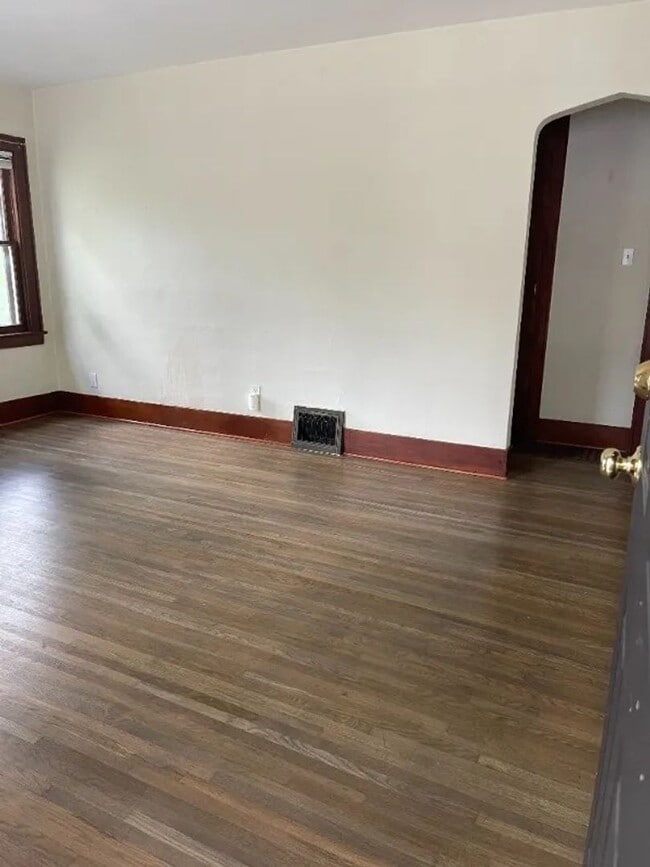 Building Photo - 610 S Loomis Ave