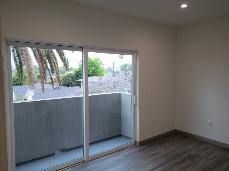 Building Photo - 318 N Wilton Pl