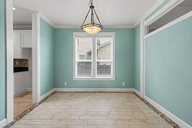 Building Photo - 1321 Chapman Hill Dr NW